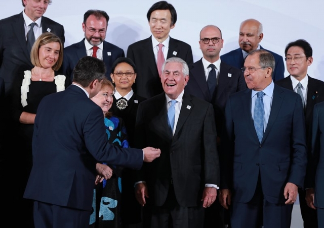 រដ្ឋមន្ត្រីការបរទេសអាមេរិក ជប៉ុន និងកូរ៉េខាងត្បូង ជាមួយនឹងរដ្ឋមន្ត្រីការបរទេស G20 នៅក្នុងអាល្លឺម៉ង់ (រូបភាព៖ Xinhua)