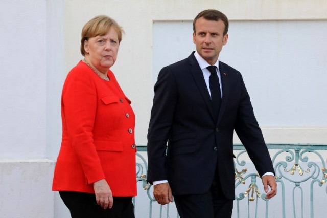 German Chancellor Angela Merkel (L) and French President Emmanuel Macro