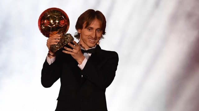 Luka Modric ក្លាយជា​ម្ចាស់​ពាន Ballon d’Or ឆ្នាំ​២០១៨។ រូបថត AFP