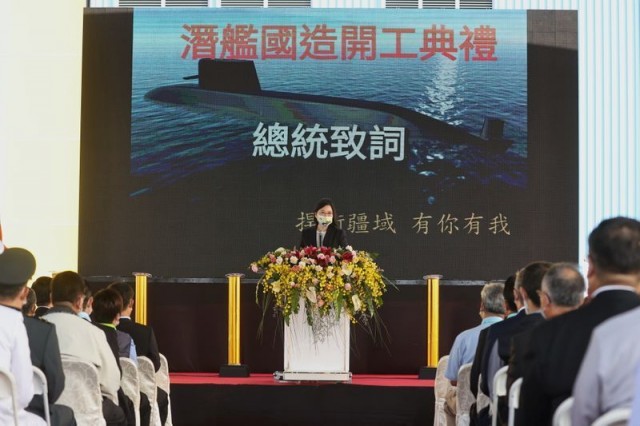 លោកស្រី Tsai Ing-wen ប្រធានាធិបតីតៃវ៉ាន់ ថ្លែងសុន្ទរកថា​នៅក្នុងពិធីបើកសម្ពោធការសាងសង់នាវាមុជទឹក នៅក្នុងក្រុង Kaohsiung នៅថ្ងៃទី២៤ ខែវិច្ឆិកា ឆ្នាំ២០២០។ រូបភាព៖ Reuters
