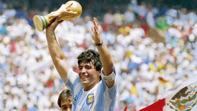 លោក Maradona លើកពាន World Cup ឆ្នាំ១៩៨៦