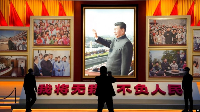 រូបថតប្រធានាធិបតីចិនលោក Xi Jinping ត្រូវបានគេដាក់បង្ហាញនៅសារមន្ទីរគណបក្សកុម្មុយនីស្តចិន