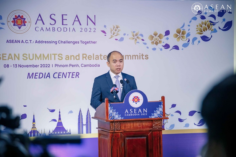លោក គង់ ភោគ អ្នកនាំពាក្យកិច្ចប្រជុំកំពូលអាស៊ានលើកទី៤០ និង៤១ និងកិច្ចប្រជុំពាក់ព័ន្ធ។ រូបភាពយកពី ASEAN2022