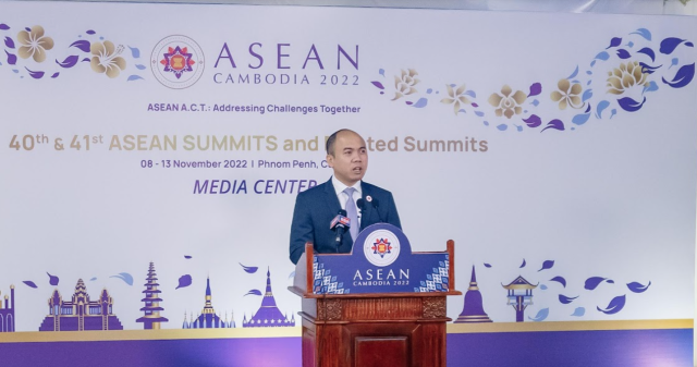 លោក គង់_ ភោគ អ្នកនាំពាក្យកិច្ចប្រជុំកំពូលអាស៊ានលើកទី៤០ និង៤១។ រូបភាពយកពី ASEAN 2022