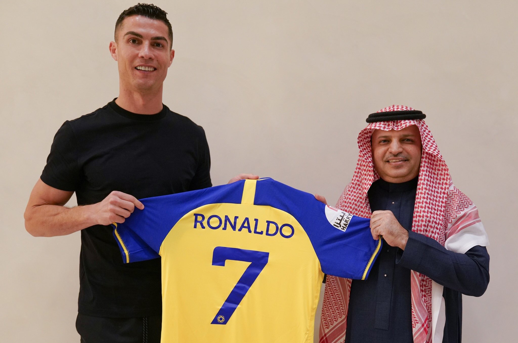 Al Nassr បានបង្ហាញរូបអាវ និងការព្រមព្រៀងចូលរួមរបស់ Cristiano Ronaldo រូបពី Twitters Al Nassr