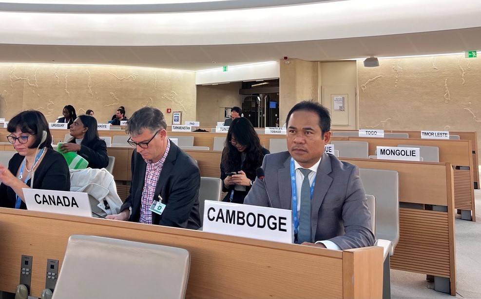 លោក អ៊ិន តារា ឯកអគ្គរាជទូត និងជាតំណាងស្ថានបេសកកម្មអចិន្ត្រៃយ៍កម្ពុជាប្រចាំអង្គការសហប្រជាជាតិ ក្នុងទីក្រុងហ្សឺណែវ ចូលរួមកិច្ចប្រជុំក្រុមប្រឹក្សាសិទ្ធិមនុស្សរបស់អង្គការសហប្រជាជាតិ កាលពីខែមីនា ឆ្នាំ២០២៣ (រូបពីហ្វេសប៊ុក៖ Permanent Mission of the Kingdom of Cambodia to the UN Office at Geneva)។
