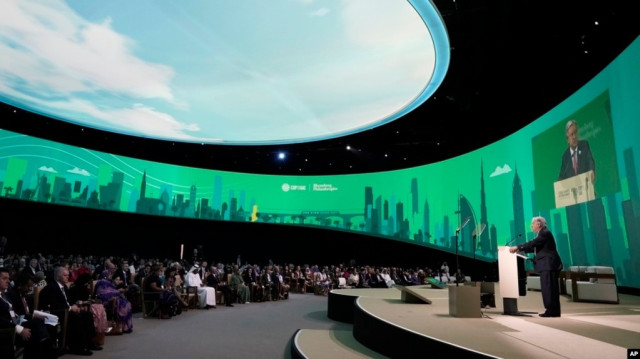 អគ្គលេខាធិការអង្គការសហប្រជាជាតិលោក Antonio Guterres ថ្លែងនៅក្នុងកិច្ចប្រជុំមួយនៃកិច្ចប្រជុំកំពូលស្តីពីអាកាសធាតុរបស់អង្គការសហប្រជាជាតិ ហៅកាត់ថា COP28 នៅទីក្រុង Dubai