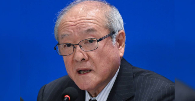 រដ្ឋមន្រ្តីហិរញ្ញវត្ថុជប៉ុន លោក Shunichi Suzuki ក្នុងសន្និសីទសារព័ត៌មានក្រោយកិច្ចប្រជុំក្រុមប្រទេស G20 នៅក្នុងខែកក្កដា ឆ្នាំ២០២៣។ រូបភាព AFP