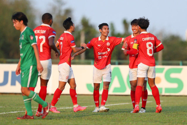 ការប្រកួតរវាងភ្នំពេញក្រោន និងគិរីវង់សុខសែនជ័យ រូបពី Cambodian Premier League
